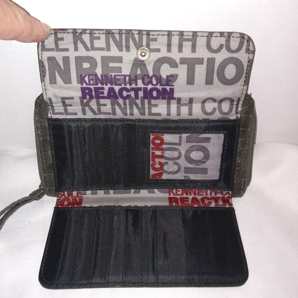 Kenneth Cole Reaction Wallet Womens OS Green Croc Embossed Zip Around Clutch - Picture 2 of 11